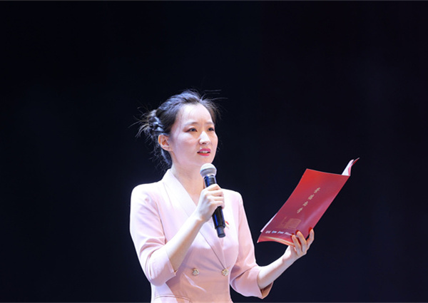 主题演讲《青春建功新时代》.jpg