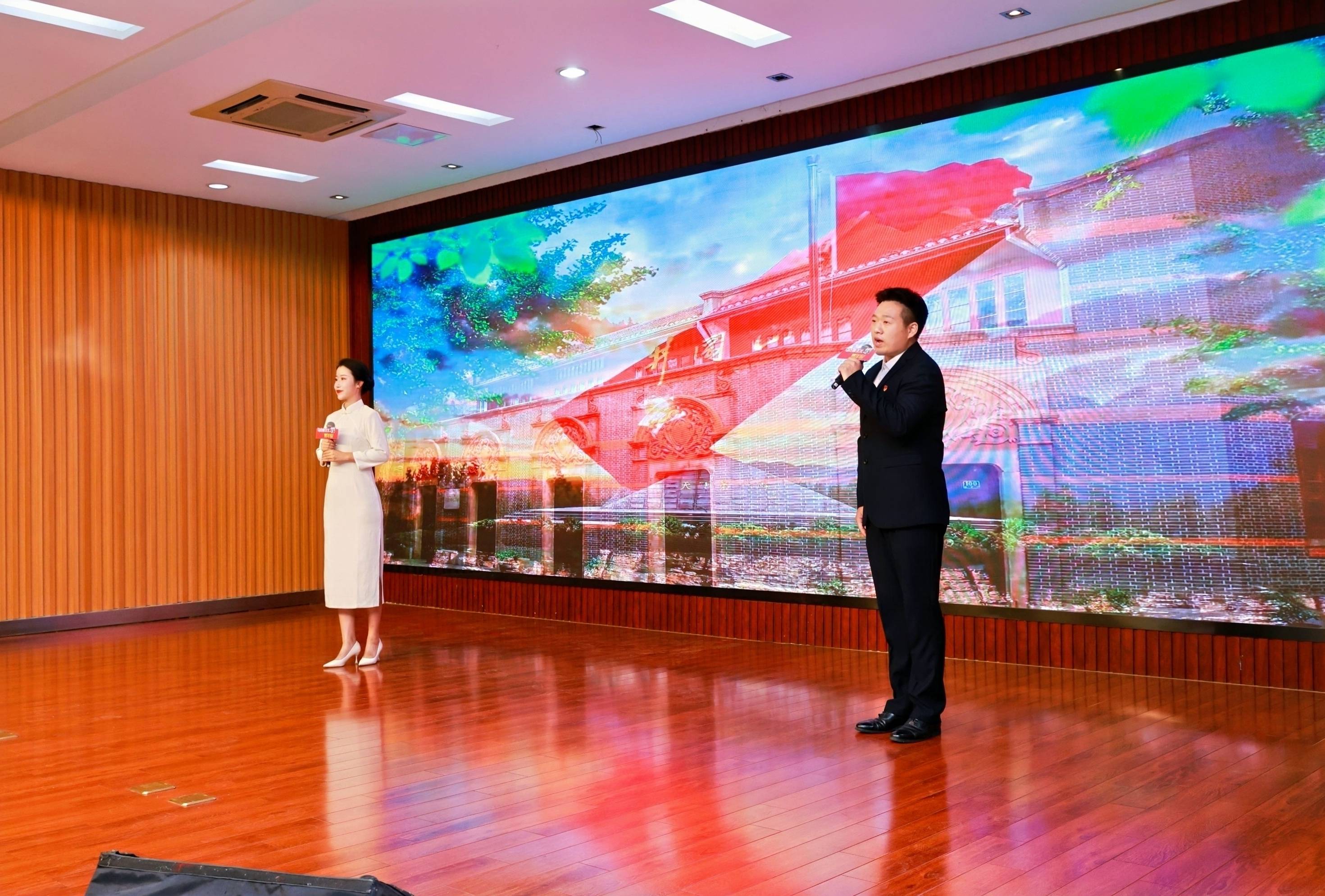 朗诵：《红船，从南湖起航》(1).jpg