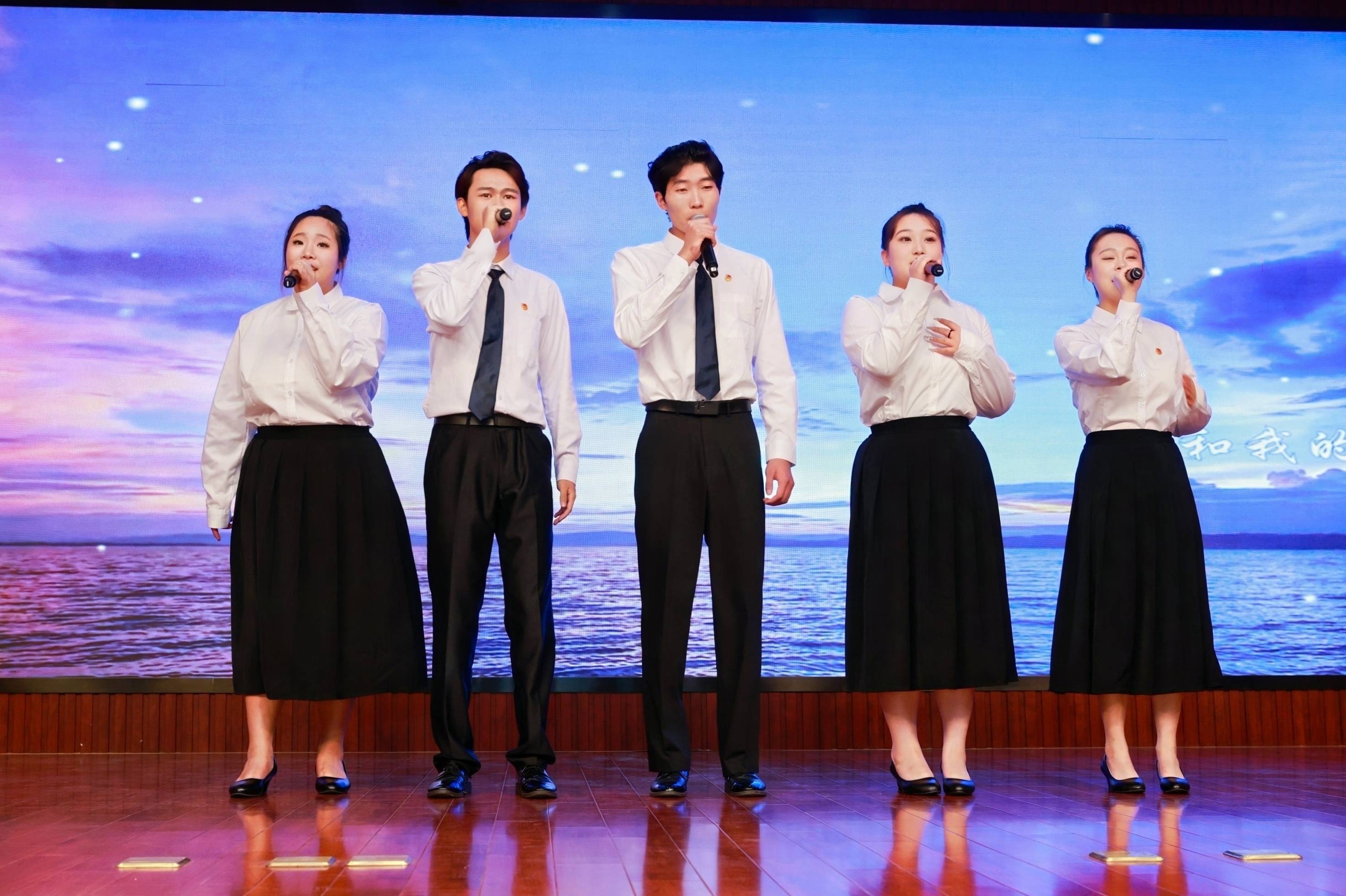歌曲：《我和我的祖国》(1).jpg