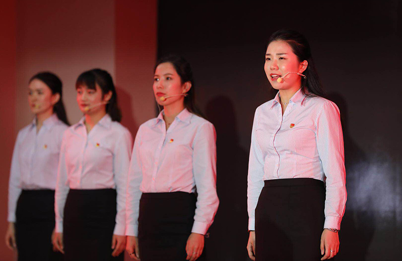 经典诵读《共产党宣言》与《为人民服务》.jpg