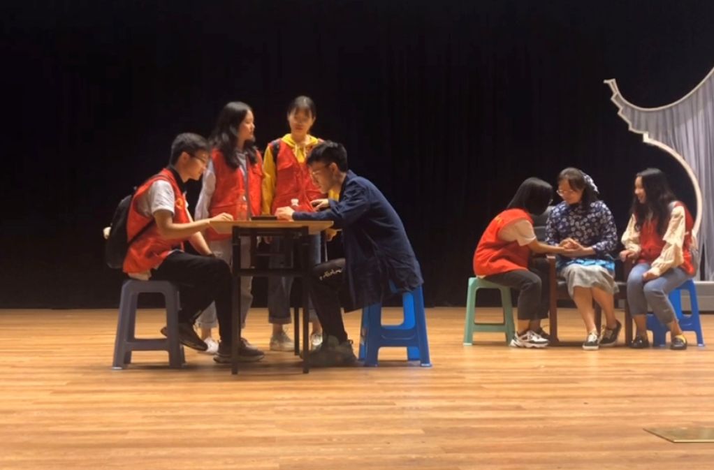 3、江苏第二师范学院《我是一名志愿者》.jpg